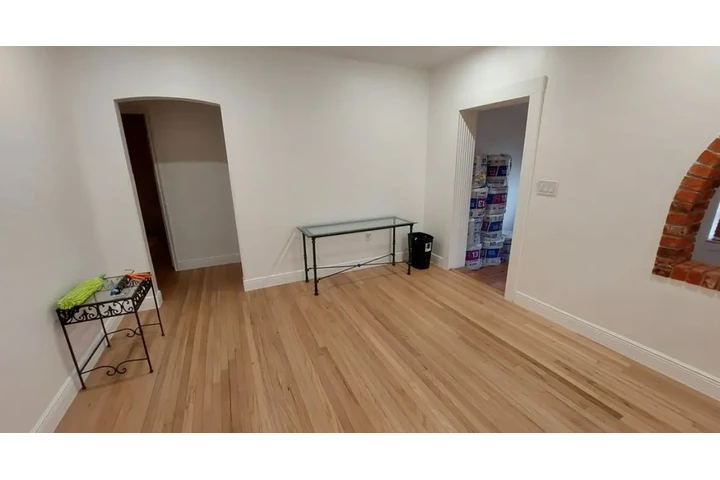 $2300 : 2 Bed Home in Coral Gables image 3