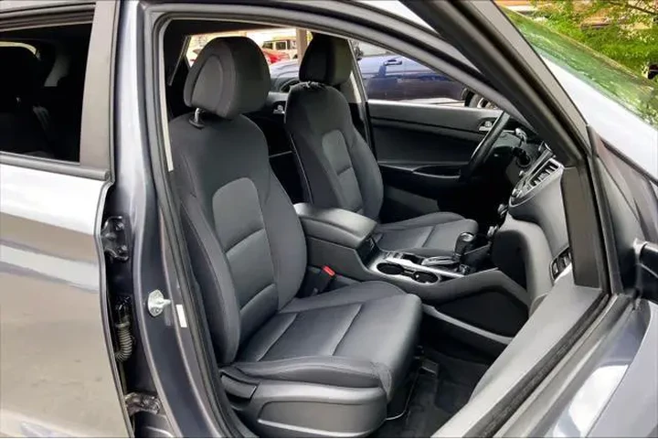 $12479 : Hyundai TUCSON 2018 Sport 4d image 9