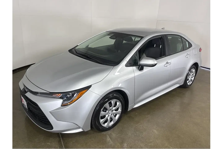 $23997 : Gold Certified2025 Corolla LE image 9