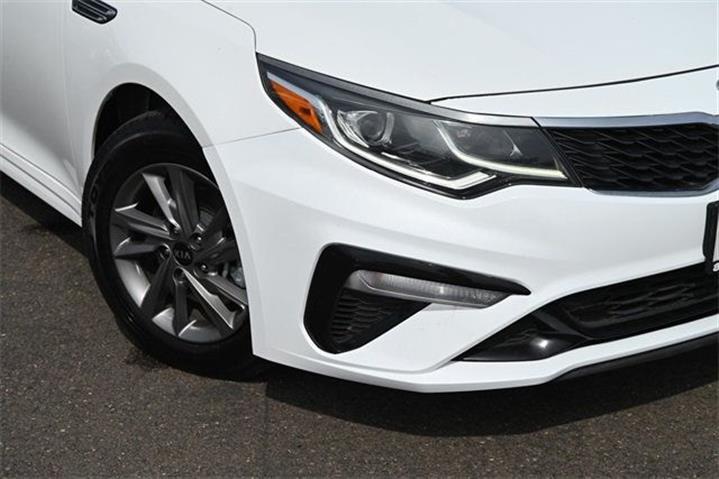 $17989 : 2020 Optima image 2