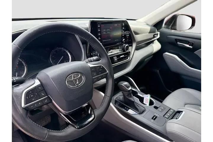 $28158 : Toyota Highlander 2020 XLE 4 image 9