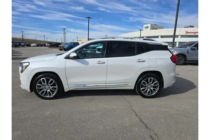 $26500 : GMC Terrain 2022 AWD Denali image 2
