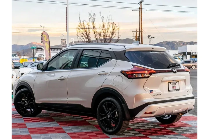 $16288 : Nissan Kicks 2023 SV 4dr Cro image 4