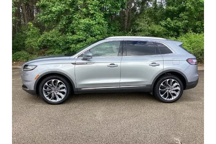 $34896 : Lincoln Nautilus 2022 AWD Re image 6