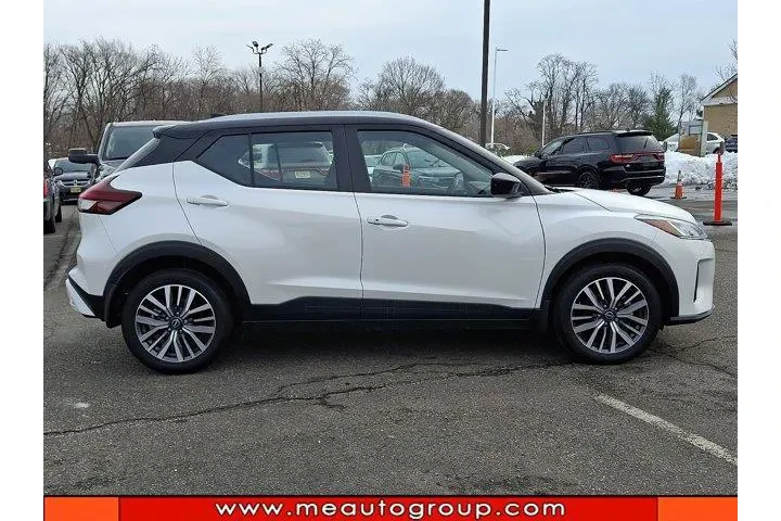 $19705 : Nissan Kicks 2024 SV 4dr Cro image 6
