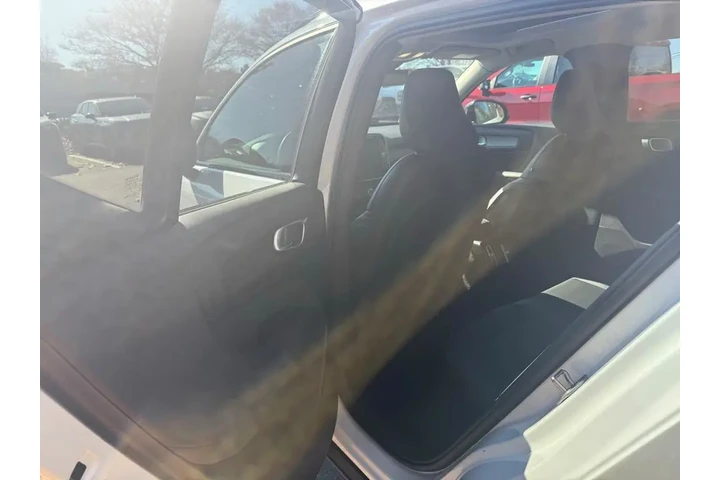 $32999 : Volvo XC40 2025 AWD B5 Plus image 9