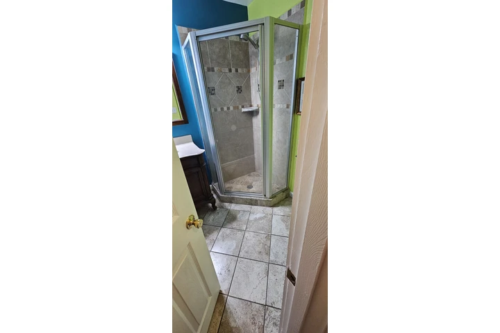 $650 : Se Renta Recamara image 5
