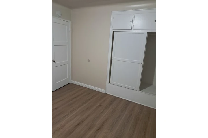 $1175 : Un cuarto de renta image 8