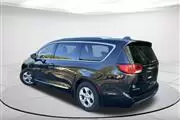 $15685 : Pre-Owned 2017 Pacifica Touri thumbnail