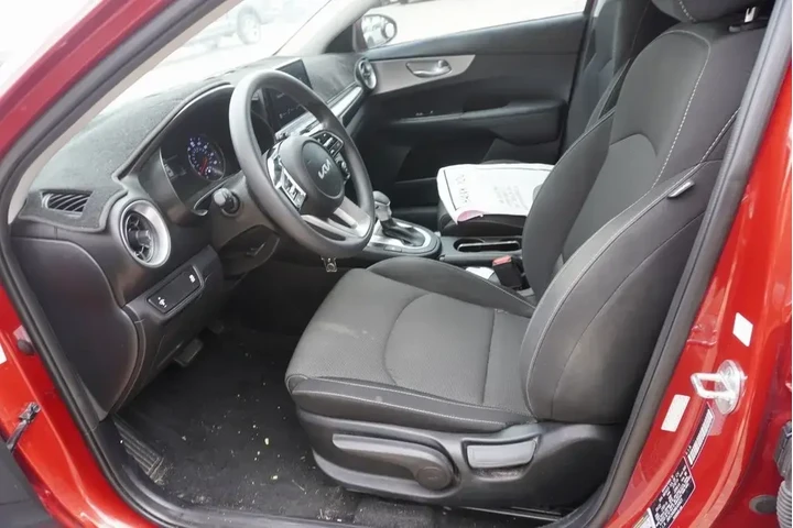 $14988 : Kia Forte 2022 LXS 4dr Sedan image 7