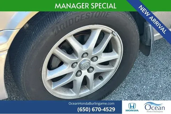 $6995 : Toyota Camry 2001 LE V6 4dr image 1