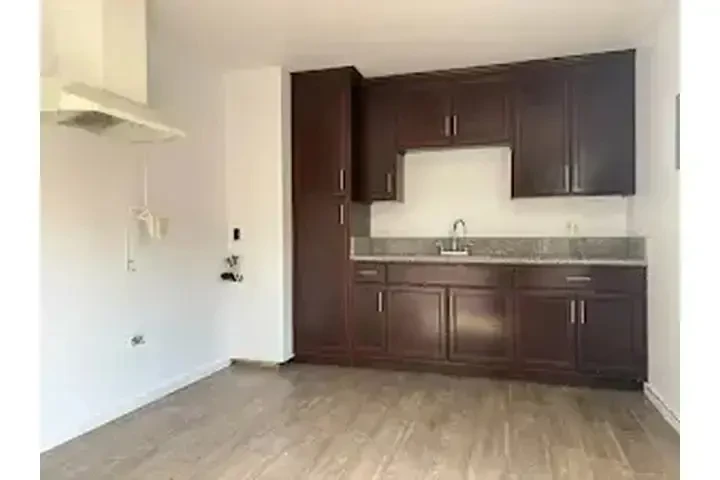$2200 : LYNWOOD APARTAMENTO image 2