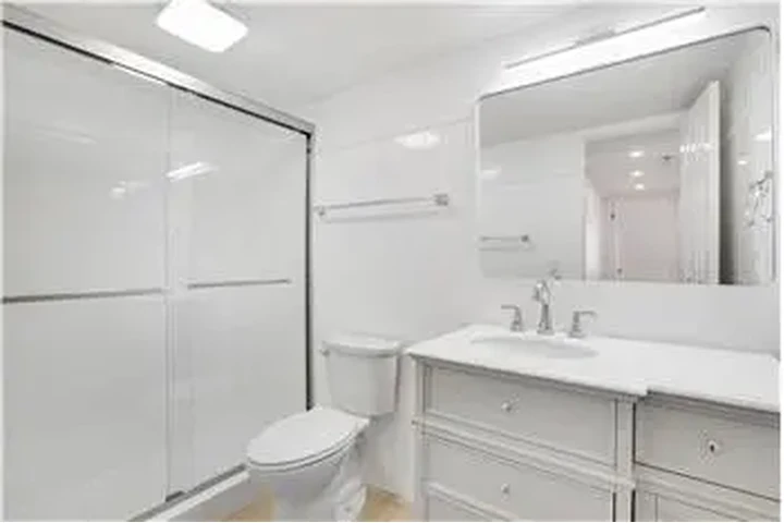 $2400 : Rental property with 2 bedro image 9
