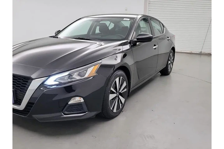 $18998 : Nissan Altima 2021 2.5 SV 4d image 3