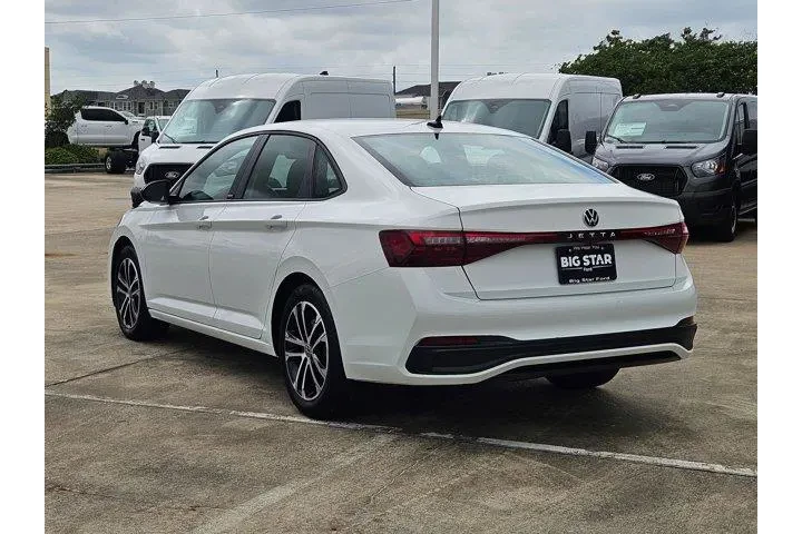 $19794 : Volkswagen Jetta 2025 Sport image 5