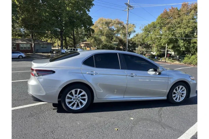 $17999 : 2021 Camry LE image 9