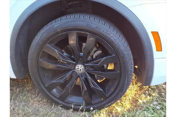 $14995 : Volkswagen Tiguan 2020 SE 4d image 8