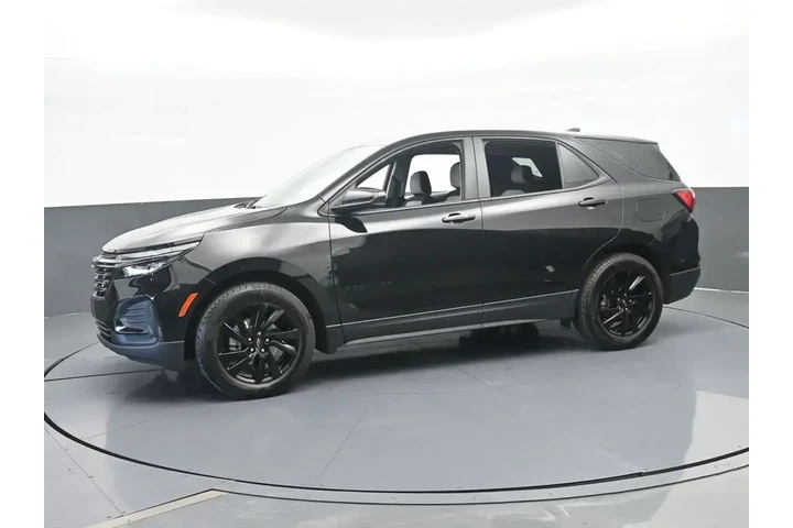 $17990 : Chevrolet Equinox 2024 LS 4d image 2