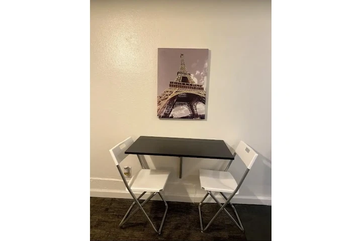 $1000 : Studio and 1-Bathroom image 9