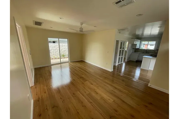 $2000 : Charming 2bed for rent in LA image 5