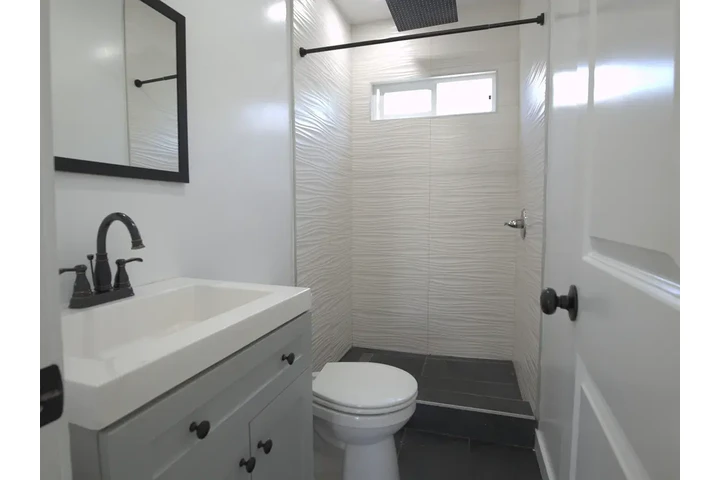 $1500 : Adam erah rental services image 2