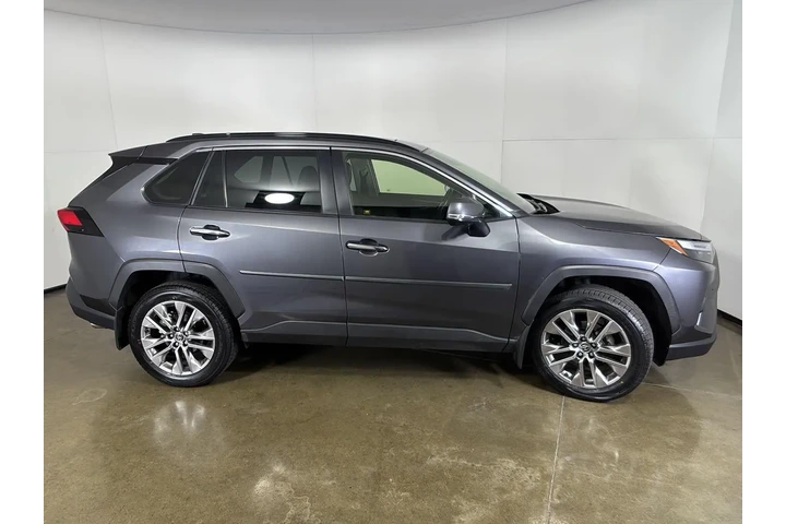 $38299 : 2024 RAV4 Limited image 9