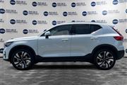 $51975 : PRE-OWNED 2024 VOLVO XC40 B5 thumbnail