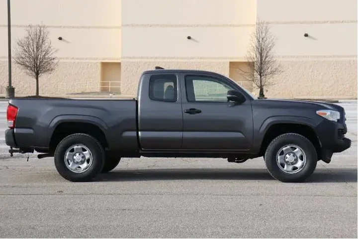 $20950 : Toyota Tacoma 2017 4x4 SR5 4 image 9
