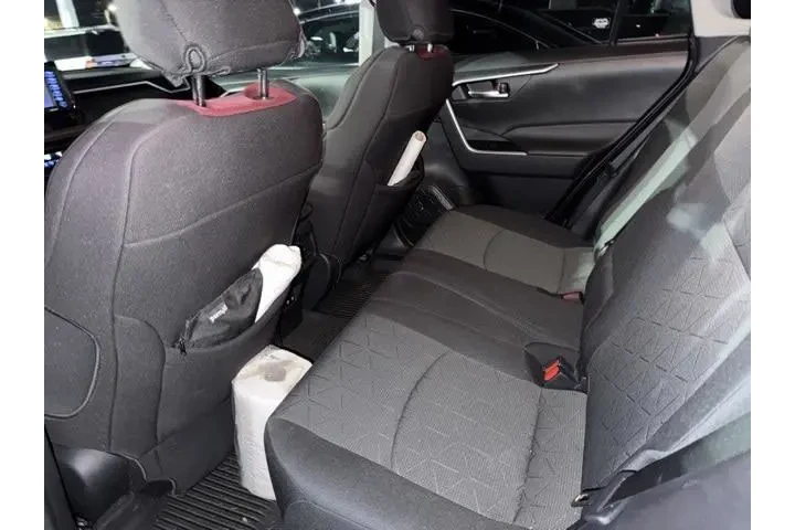 $28778 : Toyota RAV4 2021 AWD XLE 4dr image 8