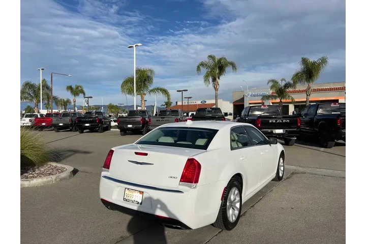 $29998 : Chrysler 300 2023 Touring 4d image 8