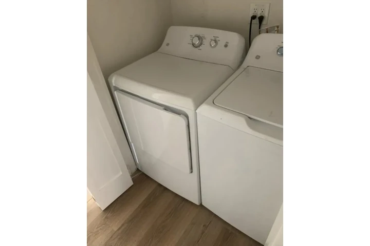 $900 : APTO 1 HABITACIÓN 1 BAÑO/SALA image 3