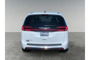 Chrysler Pacifica 2024 Touri thumbnail