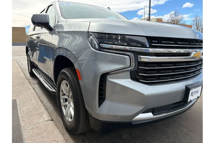 $67995 : 2024 Suburban 4WD LT image 9