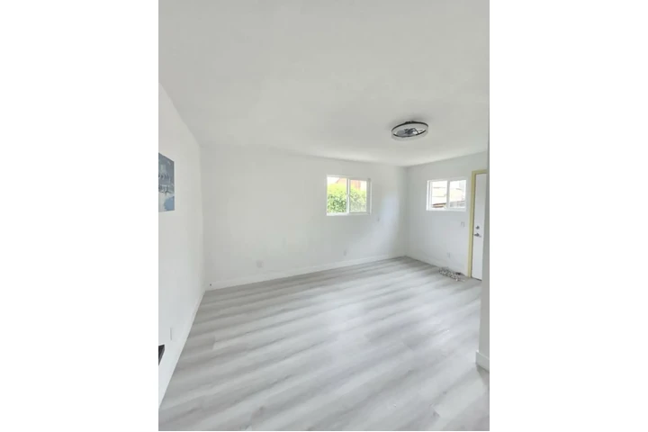 $2500 : 3 BED 2BATH IN COLDEN AVE, LA image 6
