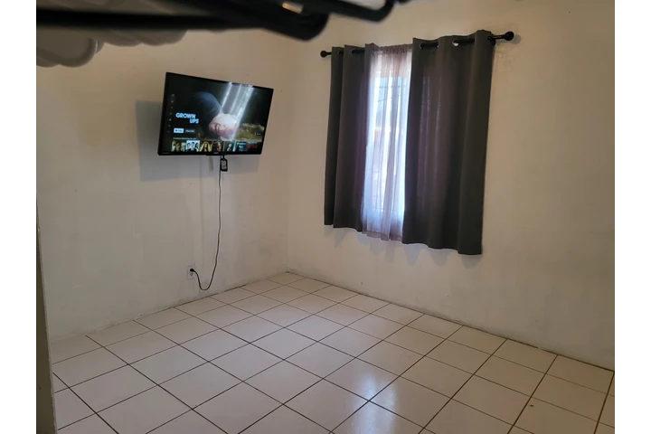 $900 : Cuarto por alameda/firestone image 1