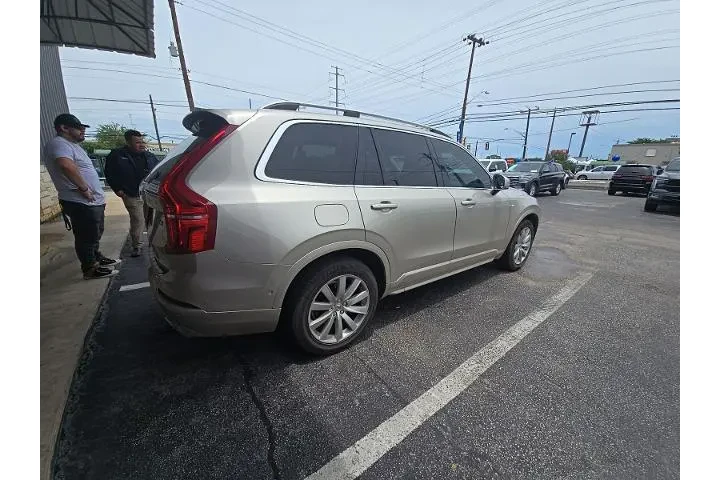 $15773 : Volvo XC90 2016 AWD T6 Momen image 5