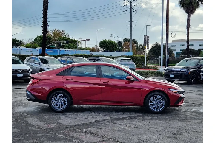 $22801 : Hyundai ELANTRA Hybrid 2025 image 9