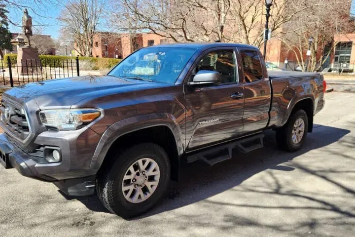 $20900 : 2016 Tacoma SR5 V6 image 3