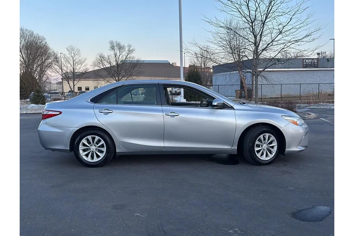 $10000 : 2015 Camry LE image 5