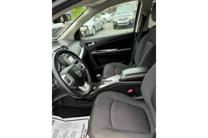 2018 Journey SE image 9