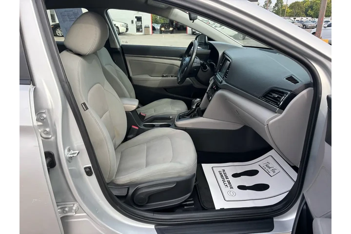 $7980 : 2017 Elantra SE 2.0L Auto (Al image 9