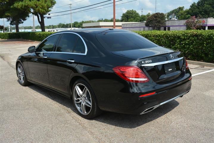 2017 Mercedes-Benz E-Class E image 10