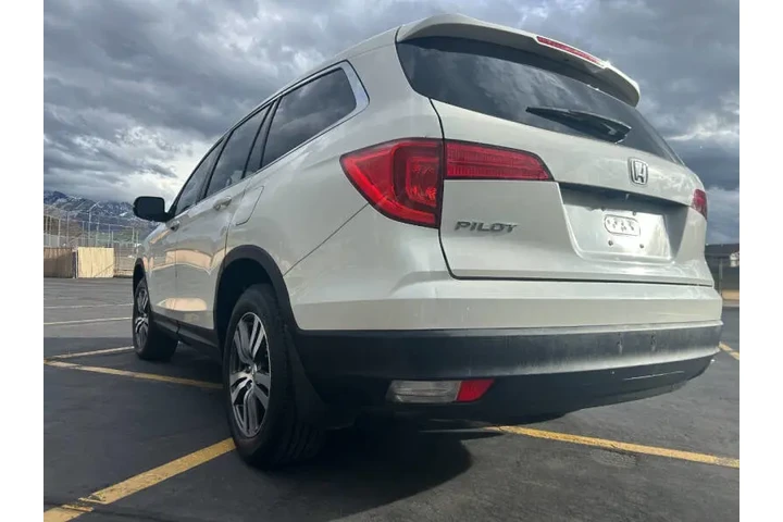 $12900 : 2016 Pilot EX image 3