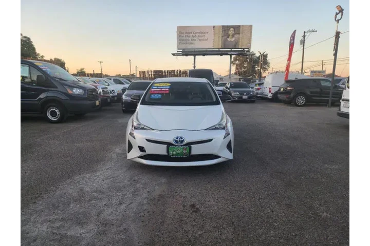 $16999 : 2016 Prius Two image 3