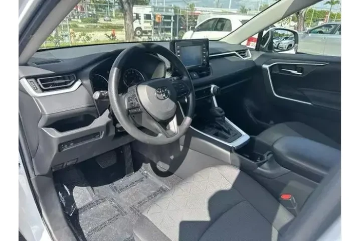 $17000 : Toyota RAV4 2022 XLE image 2