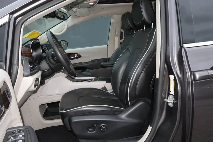 $26488 : 2023 Pacifica Limited FWD image 7