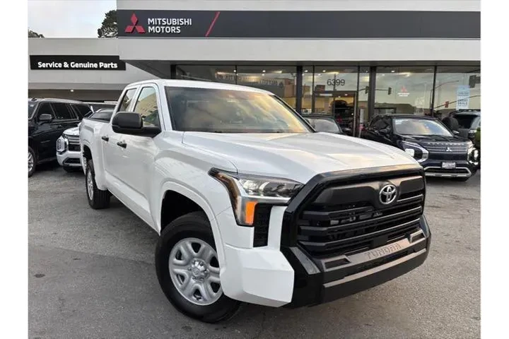 $39988 : Toyota Tundra 2025 4x4 SR 4d image 1