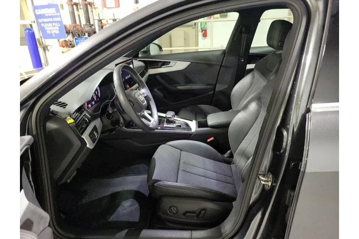 $31998 : Audi A4 2023 AWD quattro S l image 10