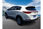 $13497 : Kia Sportage 2018 AWD LX 4dr thumbnail