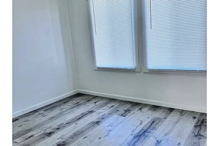 $1300 : Hot 1bd 1ba @Huntington image 2